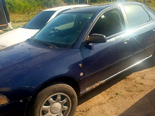 Синий Ауди А4, объемом двигателя 1.9 л и пробегом 0 тыс. км за 2200 $, фото 6 на Automoto.ua