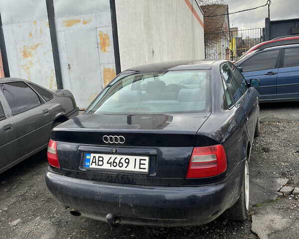 Синий Ауди А4, объемом двигателя 1.6 л и пробегом 232 тыс. км за 3599 $, фото 2 на Automoto.ua