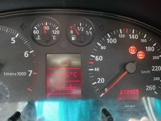 Синий Ауди А4, объемом двигателя 1.6 л и пробегом 350 тыс. км за 1850 $, фото 1 на Automoto.ua