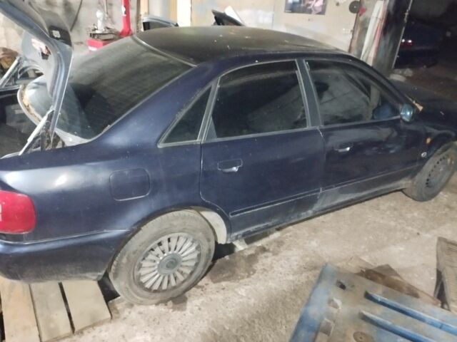 Синий Ауди А4, объемом двигателя 1 л и пробегом 400 тыс. км за 1999 $, фото 1 на Automoto.ua