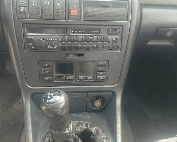 Синий Ауди А4, объемом двигателя 1.8 л и пробегом 255 тыс. км за 2300 $, фото 13 на Automoto.ua