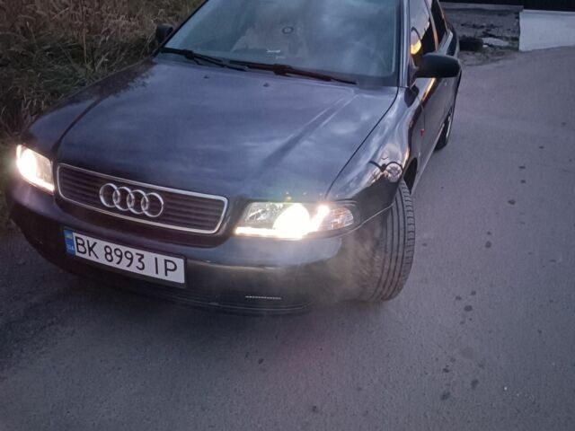 Ауді А4 1996 у Костополе на Automoto.ua Синій Ауді А4, об'ємом двигуна 1.8 л та пробігом 300 тис. км за 3300 $, фото 12 на Automoto.ua