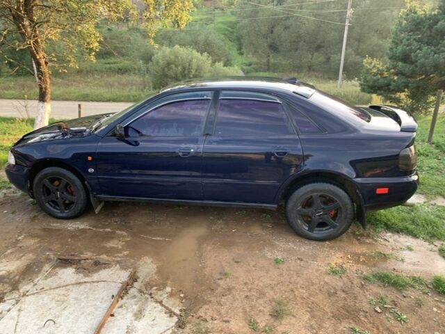 Синий Ауди А4, объемом двигателя 1.6 л и пробегом 320 тыс. км за 3000 $, фото 7 на Automoto.ua