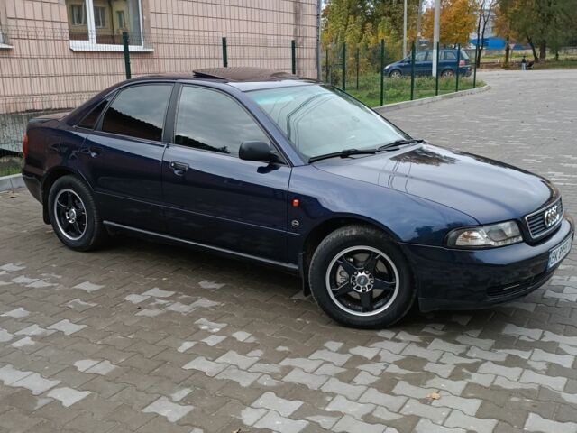 Ауді А4 1996 у Костополе на Automoto.ua Синій Ауді А4, об'ємом двигуна 1.8 л та пробігом 300 тис. км за 3300 $, фото 1 на Automoto.ua