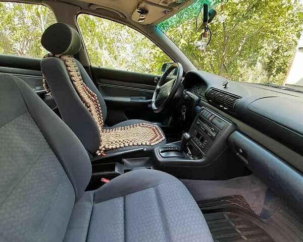 Синий Ауди А4, объемом двигателя 1.9 л и пробегом 300 тыс. км за 3463 $, фото 5 на Automoto.ua