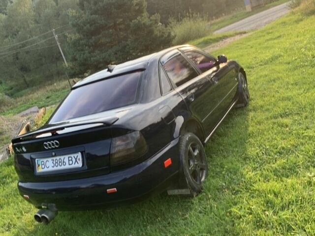 Синий Ауди А4, объемом двигателя 1.6 л и пробегом 320 тыс. км за 3000 $, фото 2 на Automoto.ua