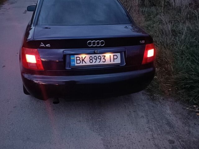 Ауді А4 1996 у Костополе на Automoto.ua Синій Ауді А4, об'ємом двигуна 1.8 л та пробігом 300 тис. км за 3300 $, фото 11 на Automoto.ua