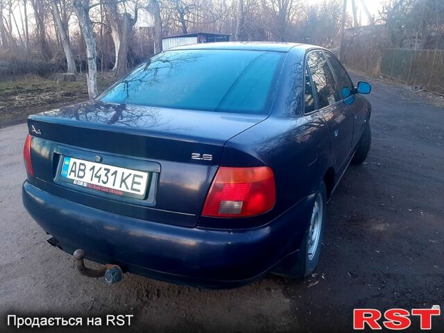 Синий Ауди А4, объемом двигателя 2.6 л и пробегом 237 тыс. км за 2350 $, фото 8 на Automoto.ua