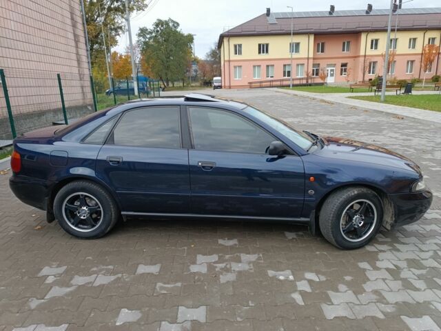 Ауді А4 1996 у Костополе на Automoto.ua Синій Ауді А4, об'ємом двигуна 1.8 л та пробігом 300 тис. км за 3300 $, фото 19 на Automoto.ua
