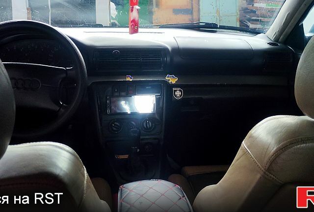 Синій Ауді А4, об'ємом двигуна 1.6 л та пробігом 400 тис. км за 1420 $, фото 6 на Automoto.ua