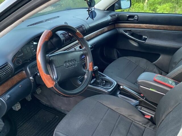 Синій Ауді А4, об'ємом двигуна 1.8 л та пробігом 295 тис. км за 2500 $, фото 2 на Automoto.ua