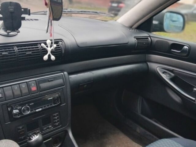 Синий Ауди А4, объемом двигателя 1.9 л и пробегом 290 тыс. км за 1775 $, фото 5 на Automoto.ua