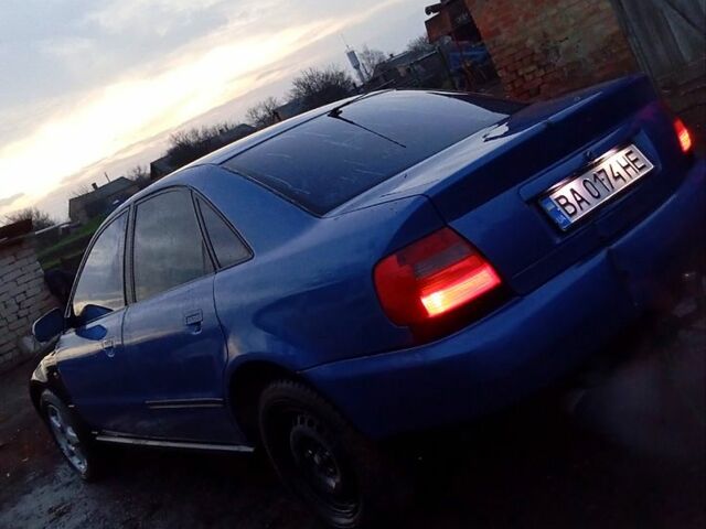 Синий Ауди А4, объемом двигателя 1.8 л и пробегом 0 тыс. км за 1500 $, фото 9 на Automoto.ua