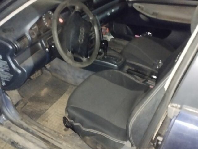 Синий Ауди А4, объемом двигателя 1 л и пробегом 400 тыс. км за 1999 $, фото 5 на Automoto.ua