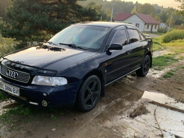 Синий Ауди А4, объемом двигателя 1.6 л и пробегом 320 тыс. км за 3000 $, фото 3 на Automoto.ua