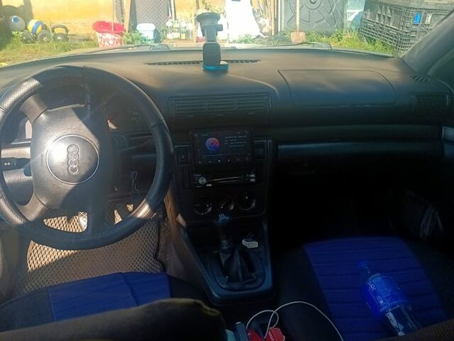 Синий Ауди А4, объемом двигателя 1.9 л и пробегом 0 тыс. км за 2200 $, фото 1 на Automoto.ua