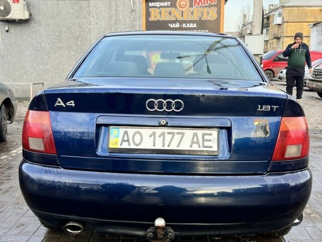 Синий Ауди А4, объемом двигателя 1.6 л и пробегом 300 тыс. км за 2597 $, фото 2 на Automoto.ua