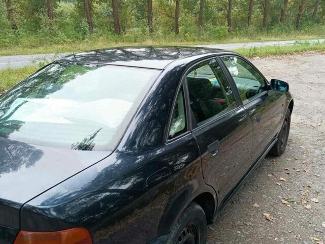 Синий Ауди А4, объемом двигателя 1.6 л и пробегом 350 тыс. км за 1850 $, фото 3 на Automoto.ua