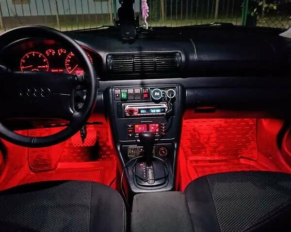 Ауди А4 1996 в Костополе на Automoto.ua Синий Ауди А4, объемом двигателя 1.78 л и пробегом 300 тыс. км за 3300 $, фото 15 на Automoto.ua