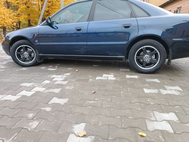 Ауді А4 1996 у Костополе на Automoto.ua Синій Ауді А4, об'ємом двигуна 1.8 л та пробігом 300 тис. км за 3300 $, фото 18 на Automoto.ua