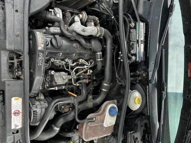 Синий Ауди А4, объемом двигателя 1.9 л и пробегом 300 тыс. км за 3450 $, фото 7 на Automoto.ua