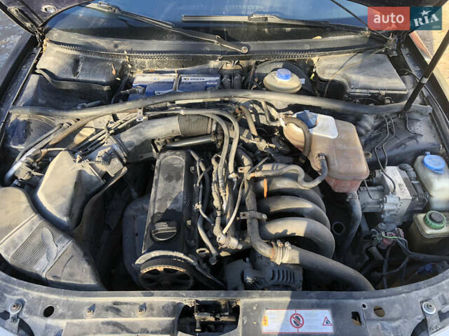 Синий Ауди А4, объемом двигателя 1.6 л и пробегом 350 тыс. км за 1499 $, фото 1 на Automoto.ua