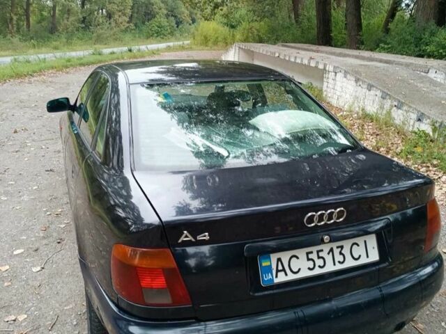 Синий Ауди А4, объемом двигателя 1.6 л и пробегом 350 тыс. км за 1850 $, фото 4 на Automoto.ua