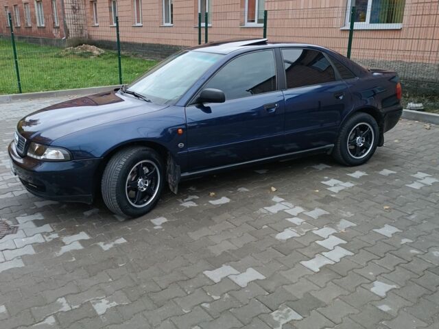 Ауді А4 1996 у Костополе на Automoto.ua Синій Ауді А4, об'ємом двигуна 1.8 л та пробігом 300 тис. км за 3300 $, фото 21 на Automoto.ua