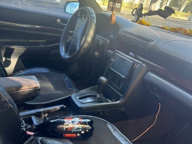 Синий Ауди А4, объемом двигателя 1.8 л и пробегом 400 тыс. км за 2100 $, фото 7 на Automoto.ua