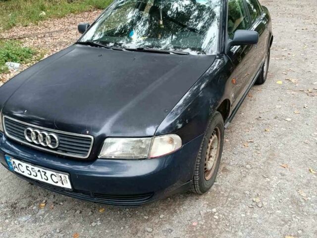 Синий Ауди А4, объемом двигателя 1.6 л и пробегом 350 тыс. км за 1850 $, фото 5 на Automoto.ua