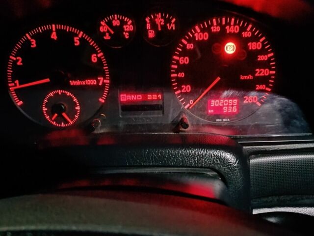 Ауді А4 1996 у Костополе на Automoto.ua Синій Ауді А4, об'ємом двигуна 1.8 л та пробігом 300 тис. км за 3300 $, фото 9 на Automoto.ua