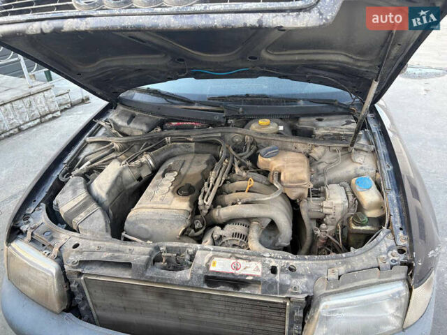 Синий Ауди А4, объемом двигателя 1.78 л и пробегом 350 тыс. км за 800 $, фото 2 на Automoto.ua