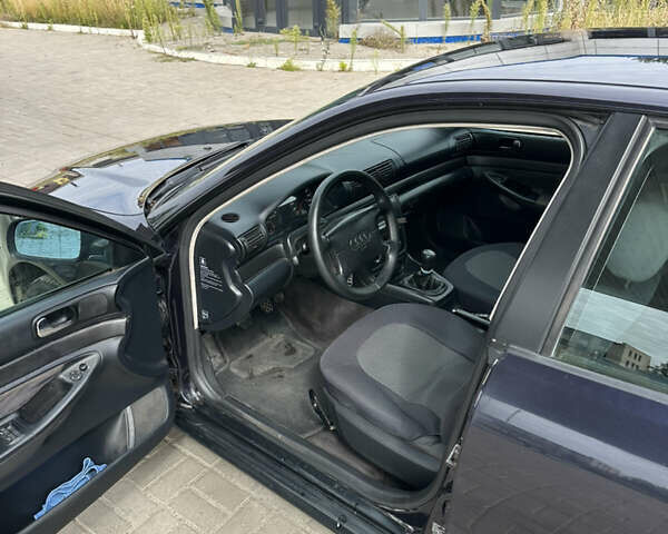 Синий Ауди А4, объемом двигателя 1.9 л и пробегом 300 тыс. км за 3500 $, фото 5 на Automoto.ua