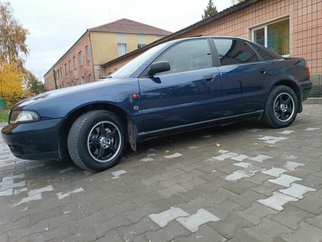 Ауді А4 1996 у Костополе на Automoto.ua Синій Ауді А4, об'ємом двигуна 1.8 л та пробігом 300 тис. км за 3300 $, фото 17 на Automoto.ua