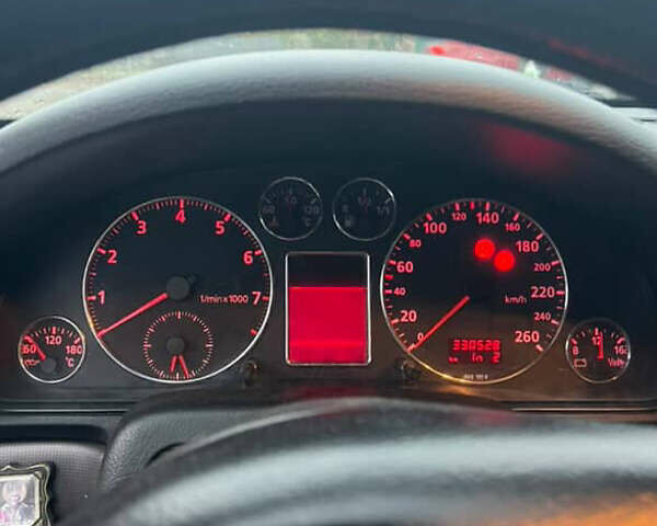 Синий Ауди А4, объемом двигателя 2.6 л и пробегом 330 тыс. км за 2700 $, фото 6 на Automoto.ua