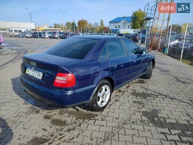 Синий Ауди А4, объемом двигателя 1.6 л и пробегом 320 тыс. км за 2900 $, фото 5 на Automoto.ua