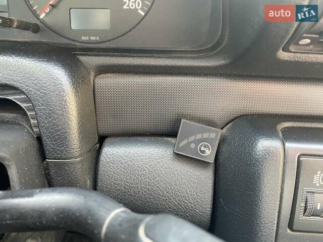 Синій Ауді А4, об'ємом двигуна 1.6 л та пробігом 367 тис. км за 3200 $, фото 8 на Automoto.ua