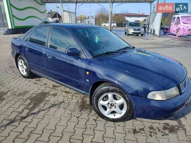Синий Ауди А4, объемом двигателя 1.6 л и пробегом 320 тыс. км за 2900 $, фото 6 на Automoto.ua