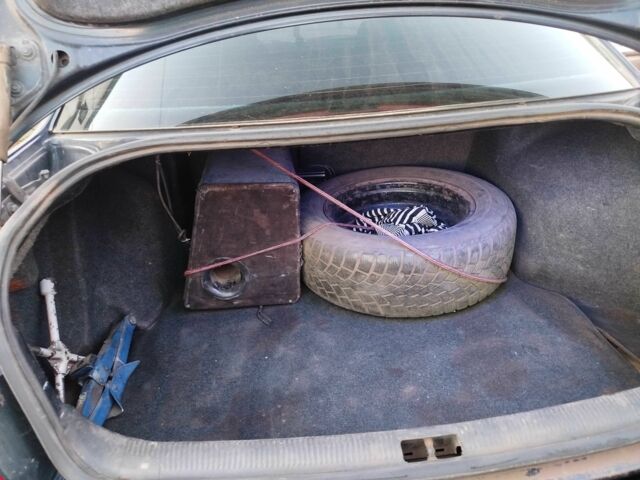 Синий Ауди А4, объемом двигателя 1.6 л и пробегом 274 тыс. км за 3000 $, фото 6 на Automoto.ua