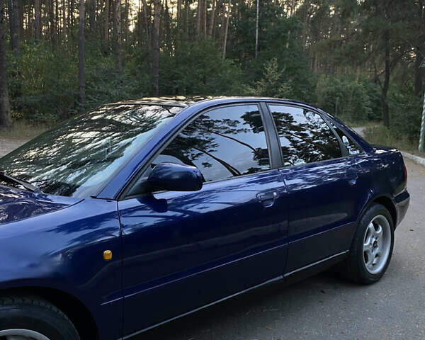 Синий Ауди А4, объемом двигателя 1.8 л и пробегом 400 тыс. км за 4300 $, фото 3 на Automoto.ua