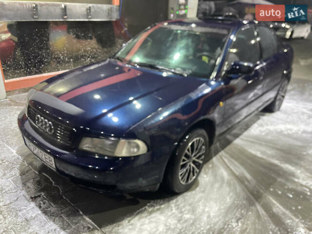 Синий Ауди А4, объемом двигателя 1.6 л и пробегом 400 тыс. км за 3200 $, фото 2 на Automoto.ua