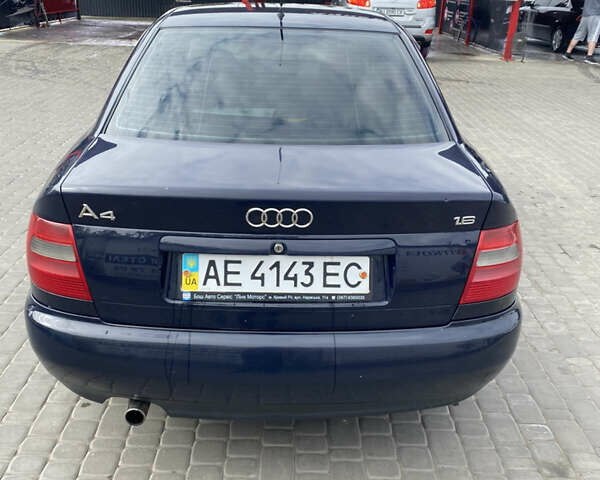 Синий Ауди А4, объемом двигателя 1.6 л и пробегом 350 тыс. км за 3200 $, фото 2 на Automoto.ua