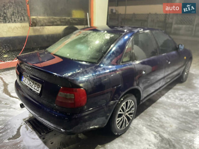 Синий Ауди А4, объемом двигателя 1.6 л и пробегом 400 тыс. км за 3200 $, фото 7 на Automoto.ua