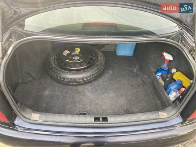 Синій Ауді А4, об'ємом двигуна 1.6 л та пробігом 367 тис. км за 3200 $, фото 18 на Automoto.ua