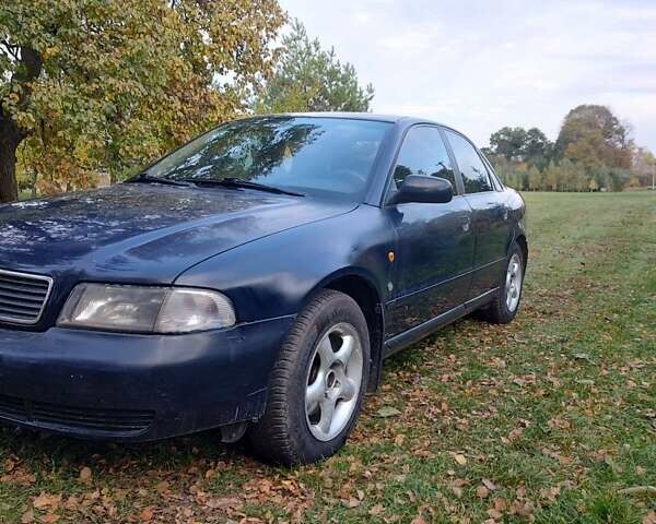 Синий Ауди А4, объемом двигателя 1.6 л и пробегом 320 тыс. км за 2900 $, фото 3 на Automoto.ua