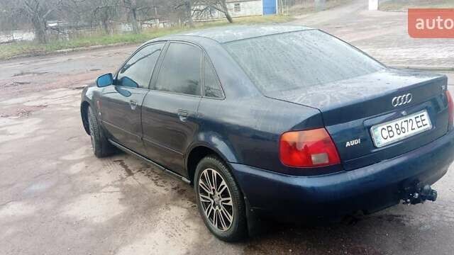 Синий Ауди А4, объемом двигателя 1.8 л и пробегом 376 тыс. км за 3400 $, фото 3 на Automoto.ua