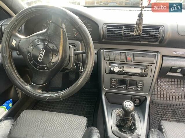 Синій Ауді А4, об'ємом двигуна 1.6 л та пробігом 367 тис. км за 3200 $, фото 6 на Automoto.ua