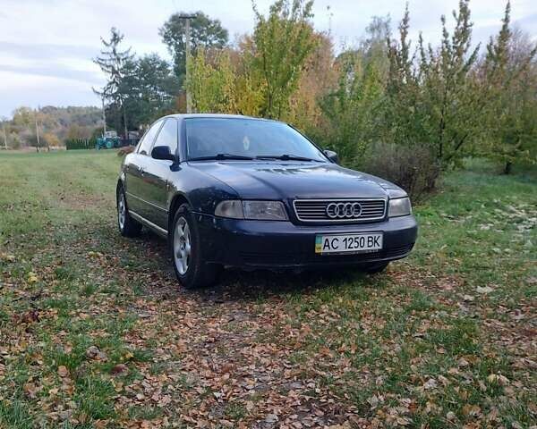 Синий Ауди А4, объемом двигателя 1.6 л и пробегом 320 тыс. км за 2900 $, фото 4 на Automoto.ua