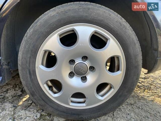 Синій Ауді А4, об'ємом двигуна 1.6 л та пробігом 367 тис. км за 3200 $, фото 13 на Automoto.ua