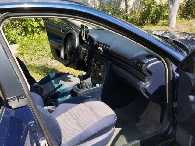 Синий Ауди А4, объемом двигателя 1.8 л и пробегом 322 тыс. км за 3000 $, фото 3 на Automoto.ua